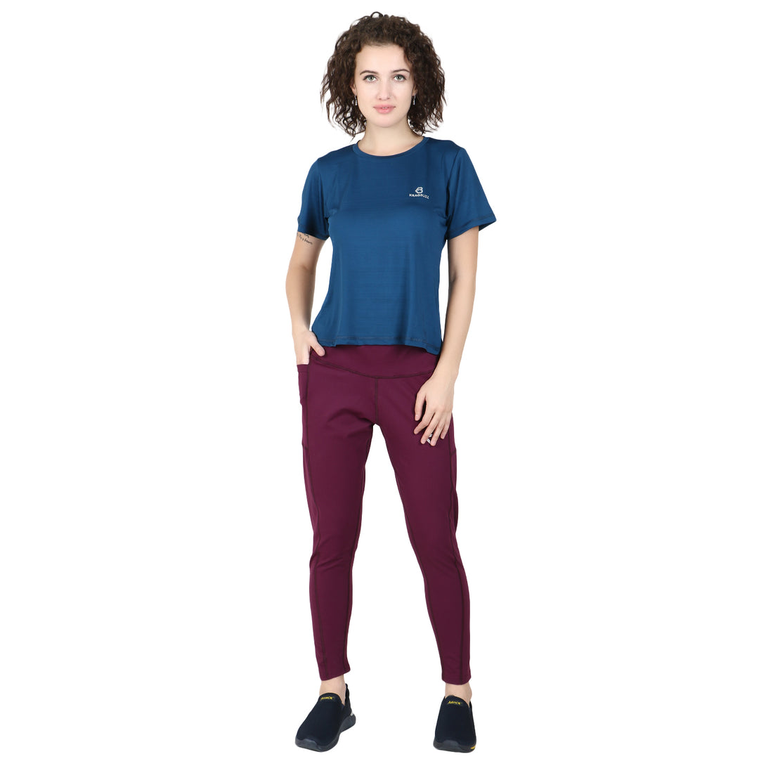 ELNA ROUND NECK T-SHIRTS