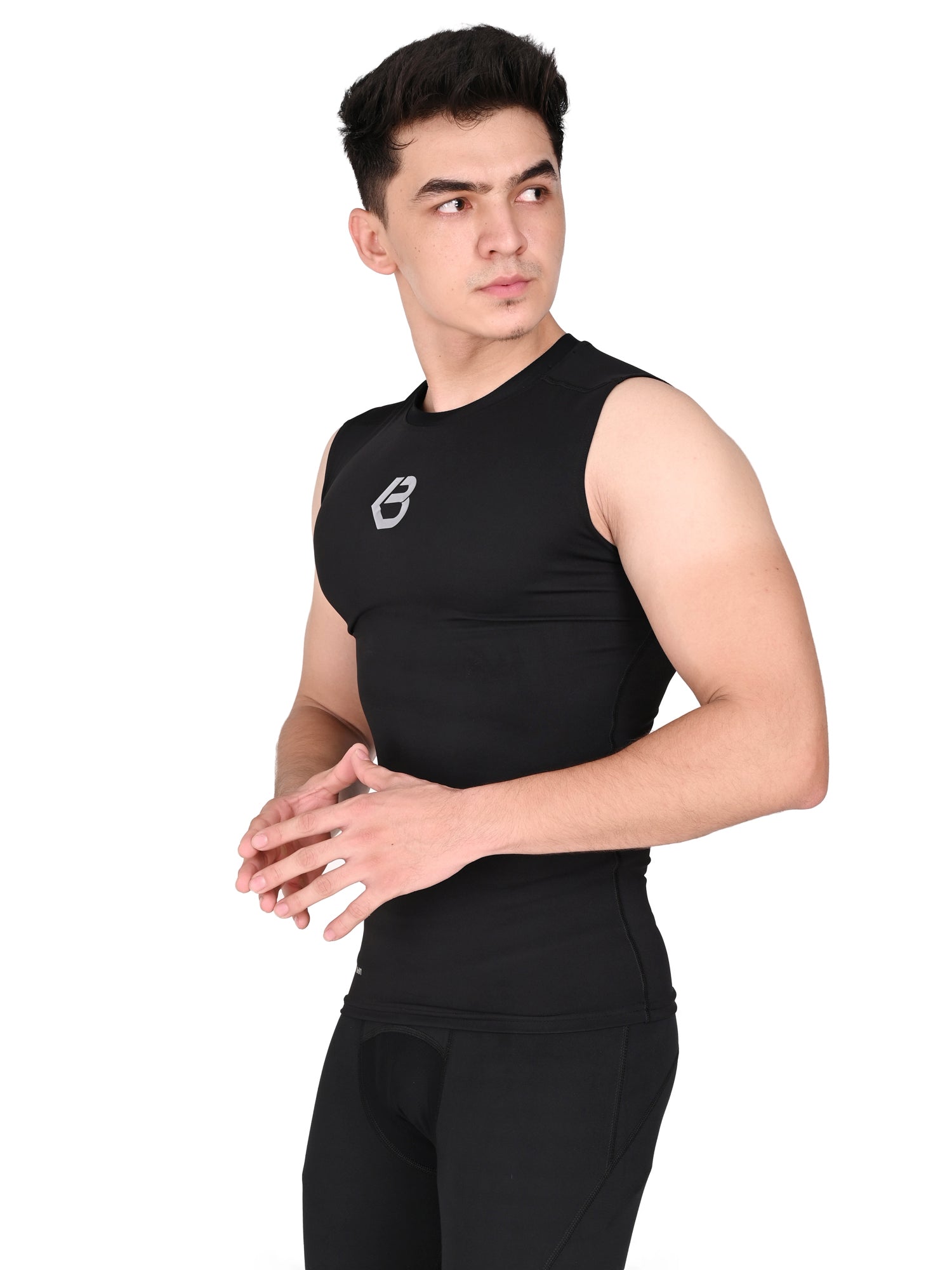 SLEEVE LESS