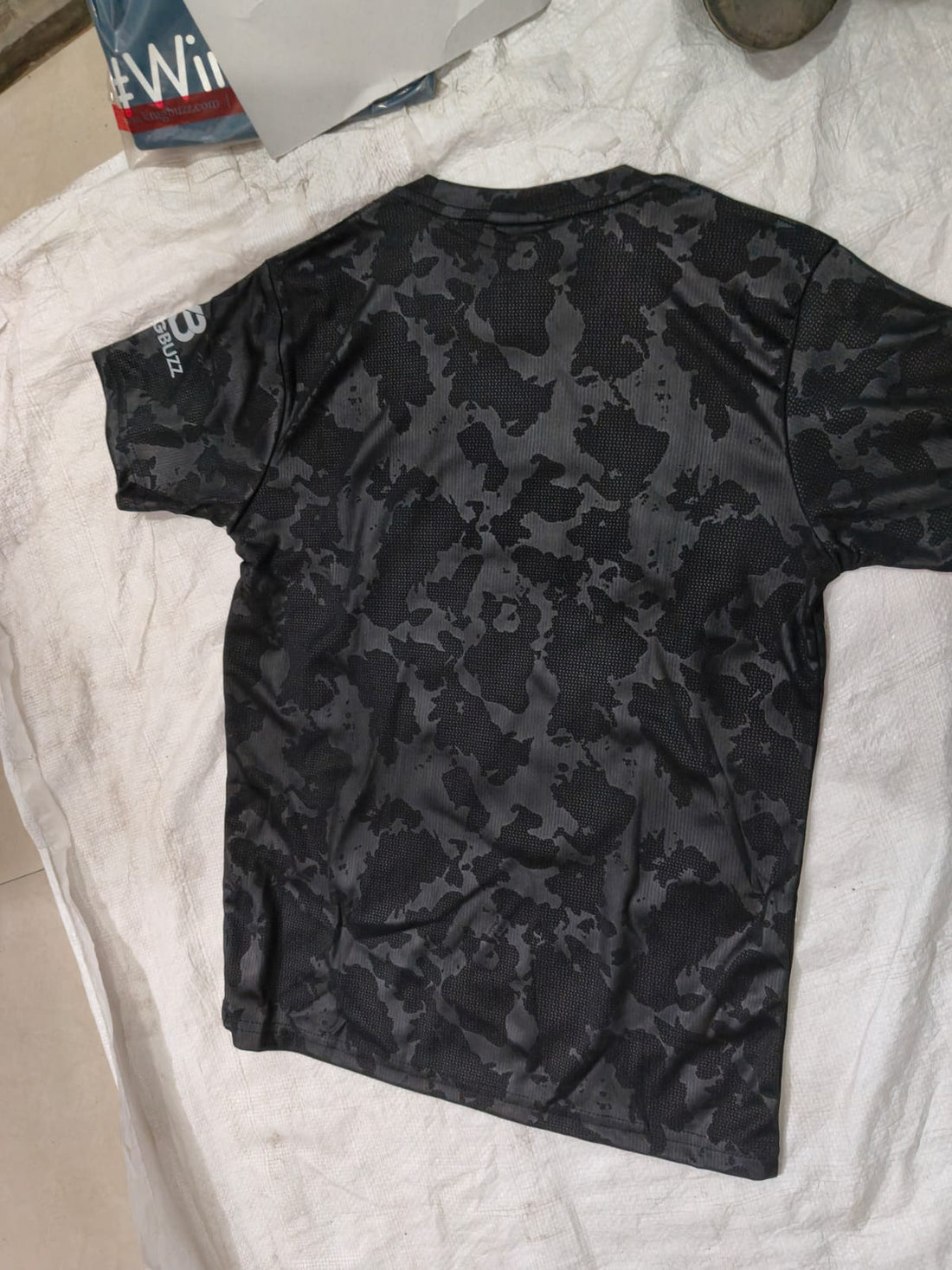 EMBOSS CAMAL ROUND NECK
