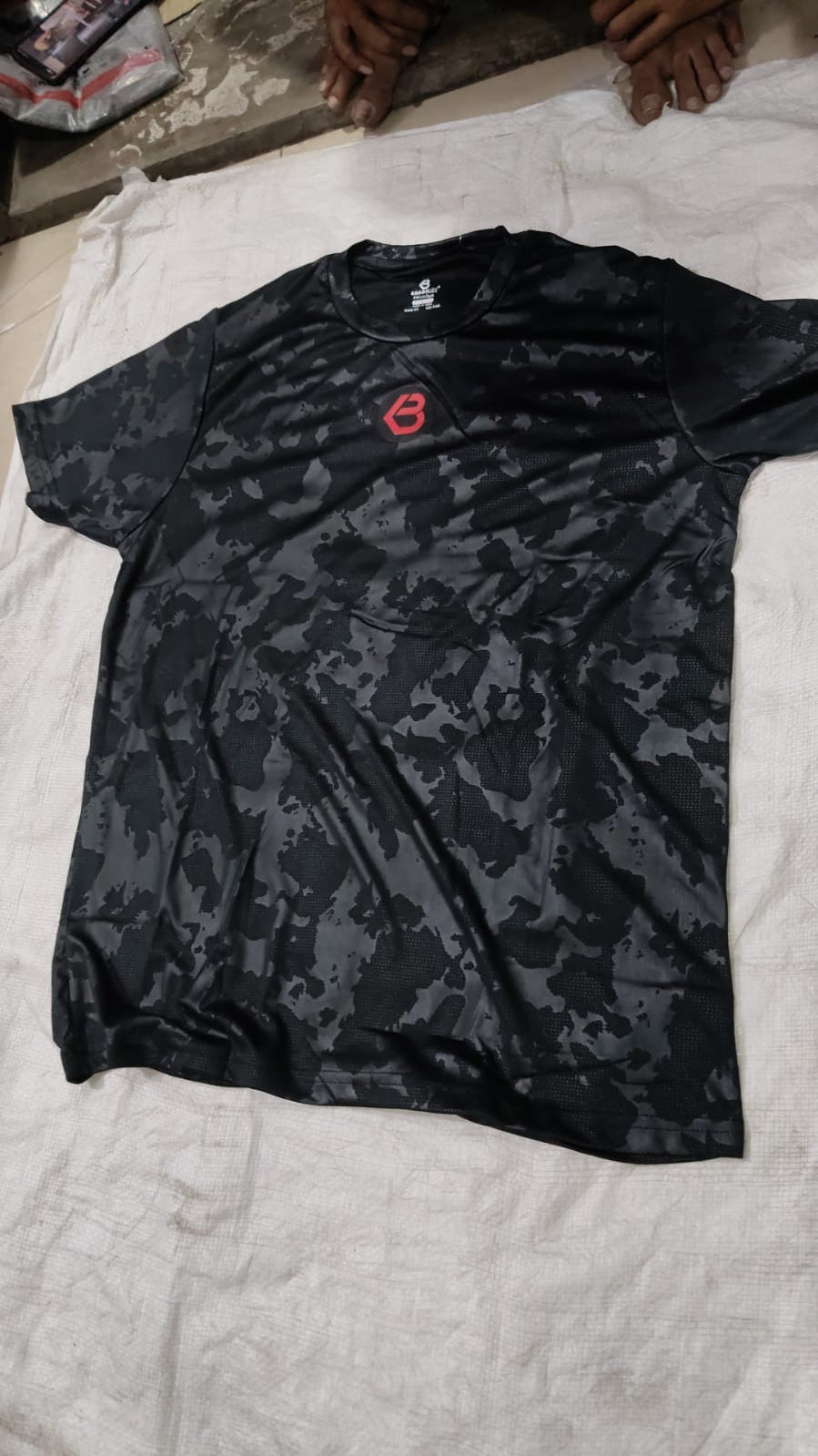 WORLD PRINT TEE
