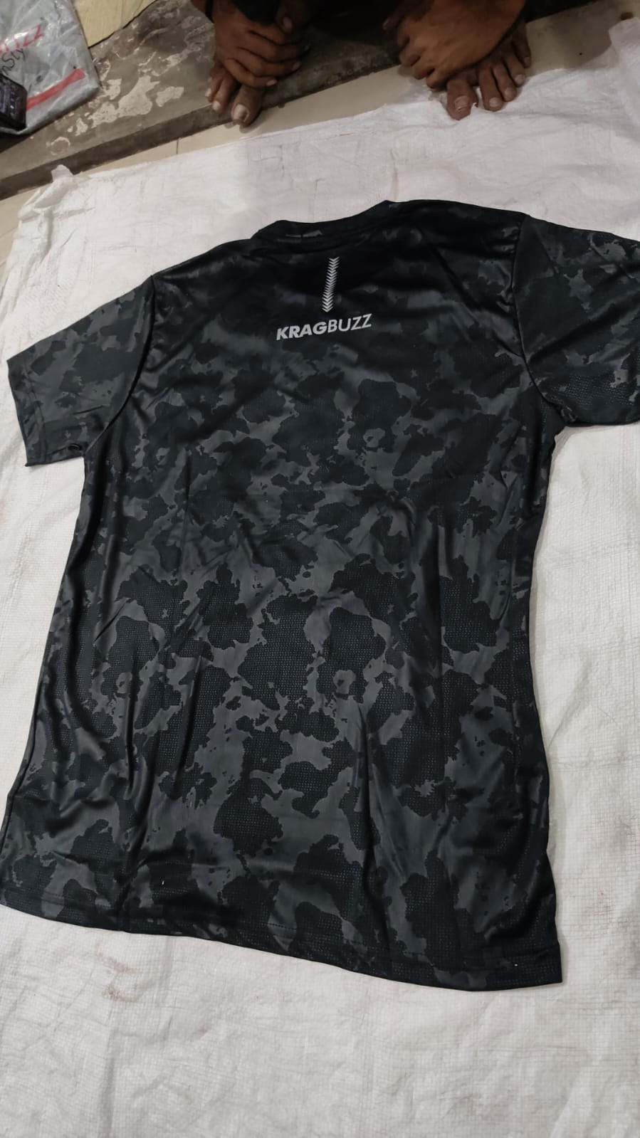 WORLD PRINT TEE