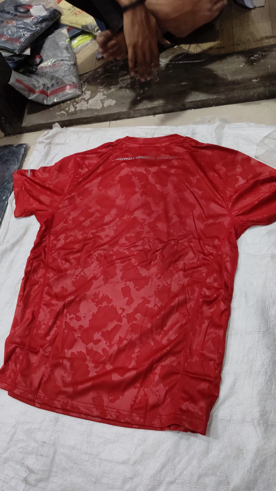 WORLD PRINT TEE