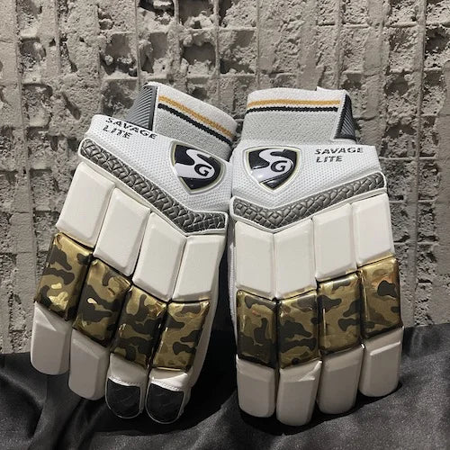 SG SAVAGE LITE BATTING GLOVES