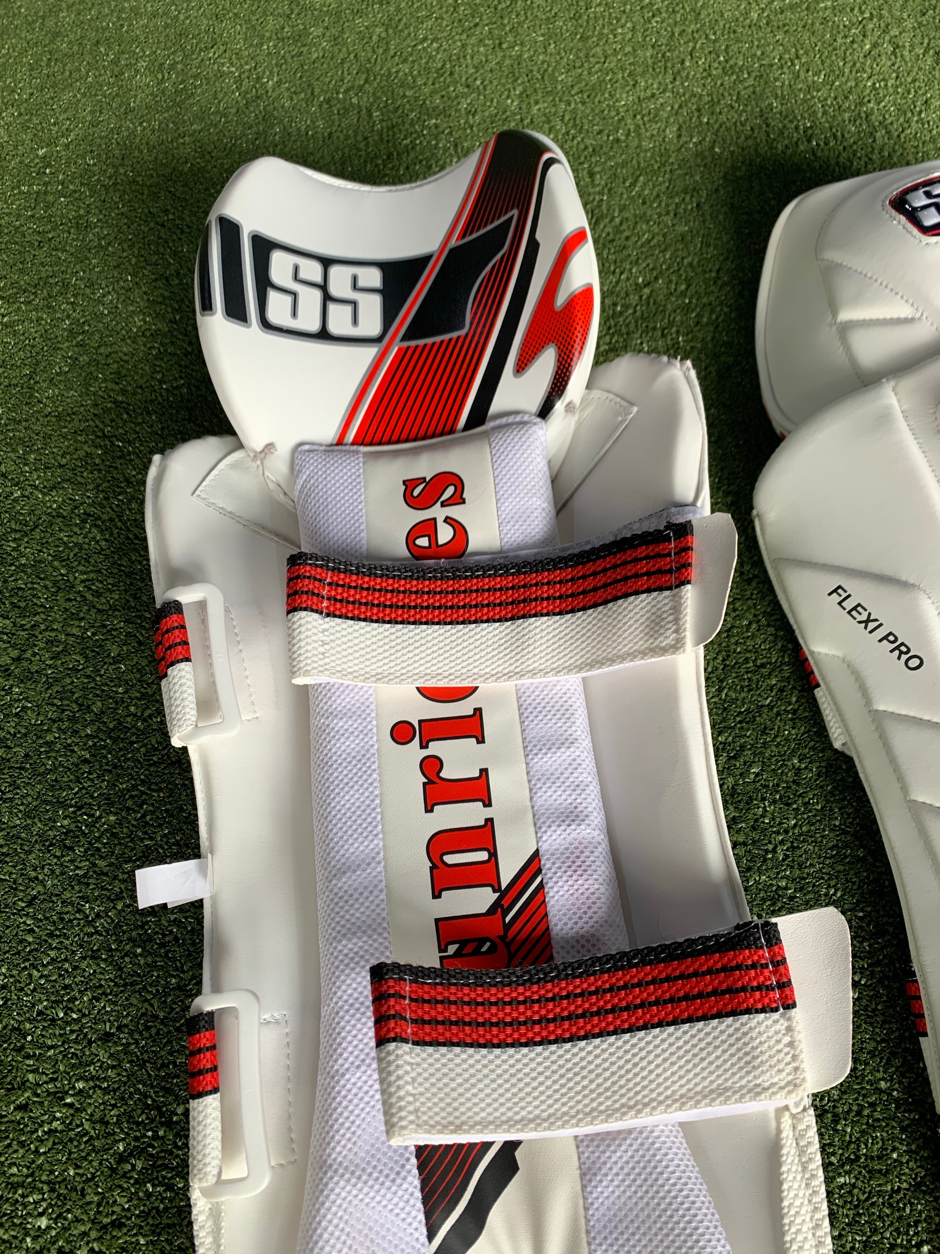 SS Ton Flexi Pro - Wicket Keeping Pads
